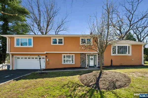 $949,000 | 115 Birchwood Terrace, Wayne, NJ 07470