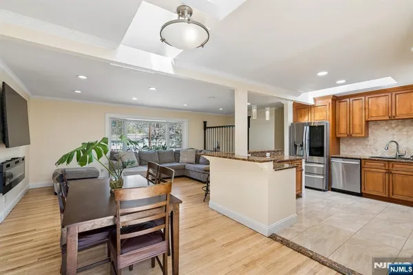 $949,000 | 115 Birchwood Terrace, Wayne, NJ 07470