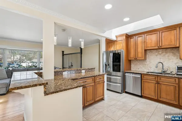 $949,000 | 115 Birchwood Terrace, Wayne, NJ 07470