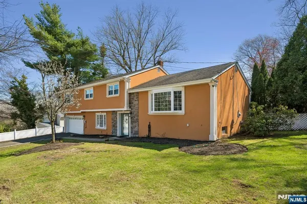$949,000 | 115 Birchwood Terrace, Wayne, NJ 07470
