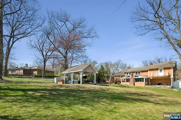 $949,000 | 115 Birchwood Terrace, Wayne, NJ 07470