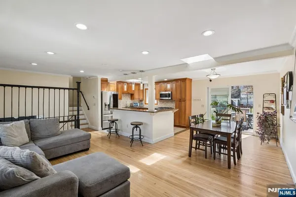 $949,000 | 115 Birchwood Terrace, Wayne, NJ 07470