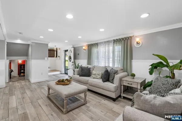$949,000 | 115 Birchwood Terrace, Wayne, NJ 07470