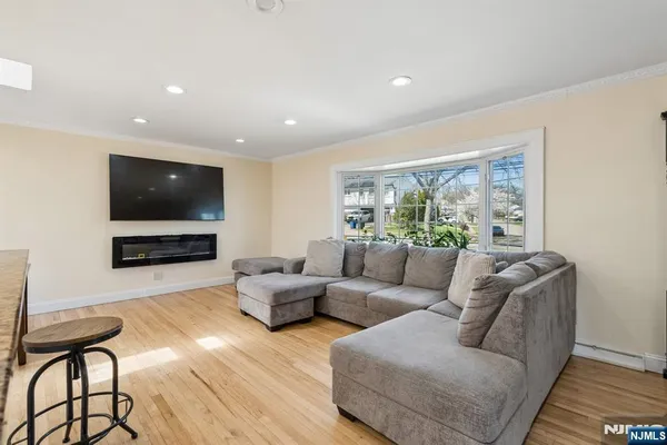 $949,000 | 115 Birchwood Terrace, Wayne, NJ 07470