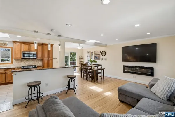 $949,000 | 115 Birchwood Terrace, Wayne, NJ 07470