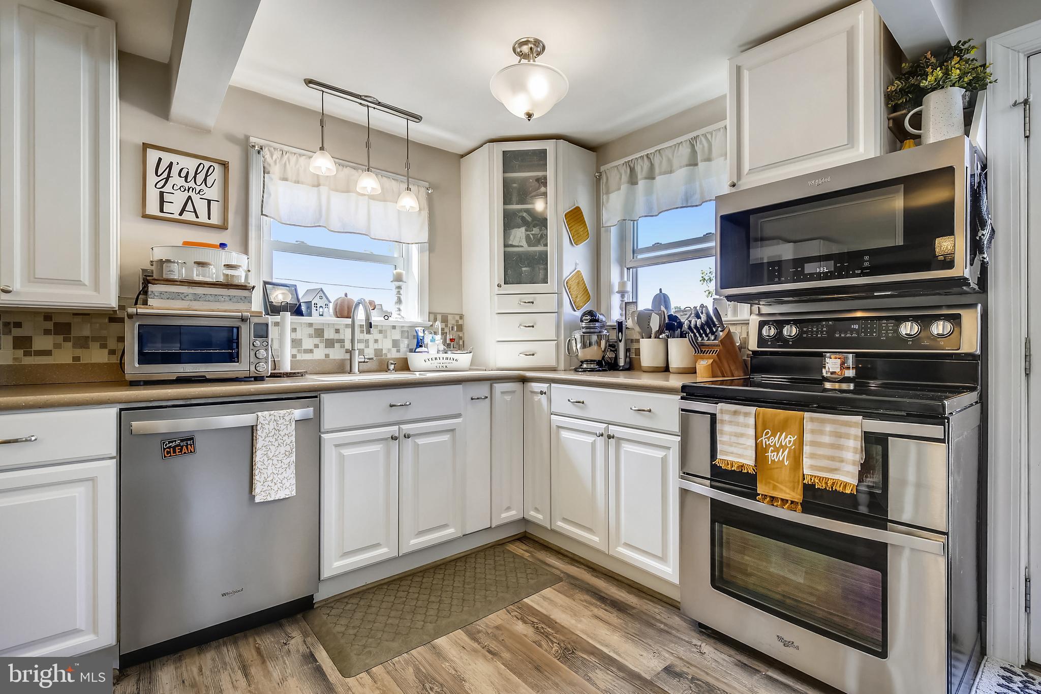 2780 Adams Street Adamstown, MD 21710 - Photo 11 of 37 Double oven, microwave/convection & more!
