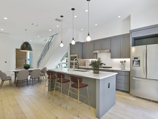 2506 Sutherland Street Austin, TX 78746 - Photo 3 of 17