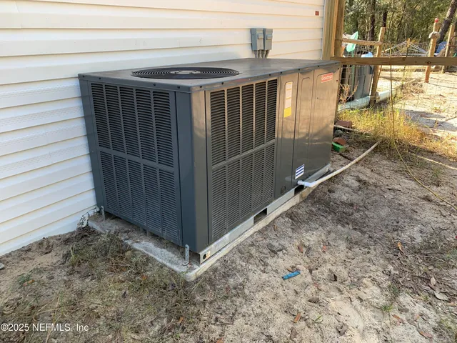 a view of a backyard with pathway