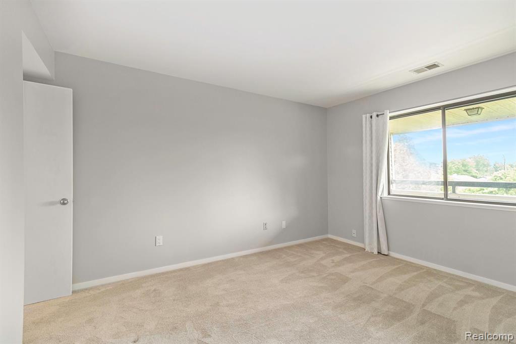 30414 Orchard Lake Road, Unit 25 Farmington Hills, MI 48334 - Photo 20 of 25
