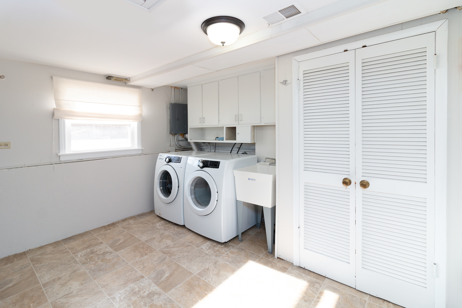 1005 West Pendleton Place Mount Prospect, IL 60056 - Photo 17 of 24 a utility room with dryer and washer