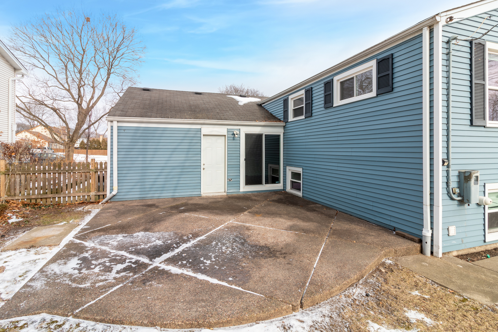 1005 West Pendleton Place Mount Prospect, IL 60056 - Photo 21 of 24 a view of a backyard with a large tree