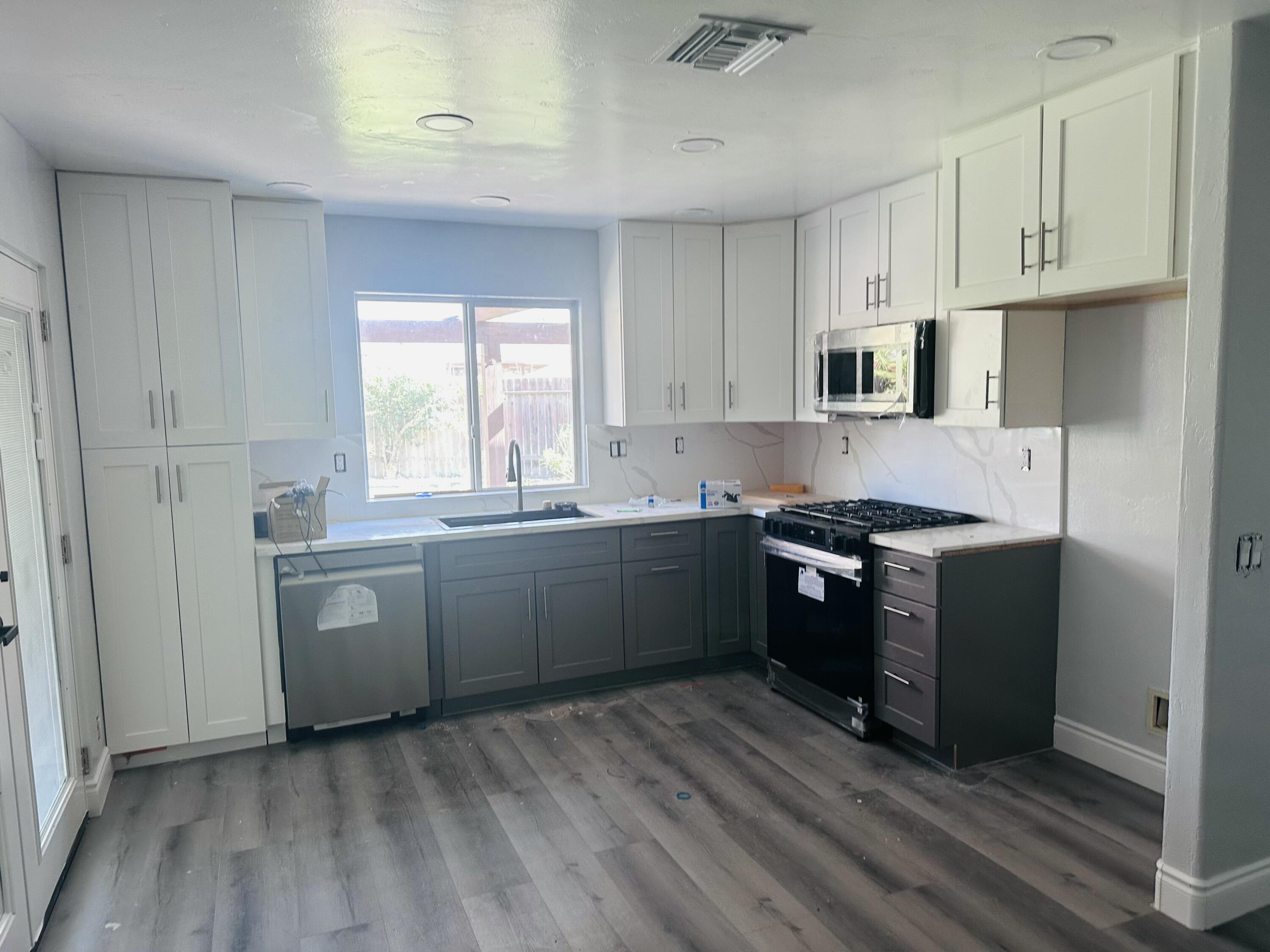 47675 Peony Place Indio, CA 92201 - Photo 2 of 8 a large kitchen with a stove a sink dishwasher and a refrigerator