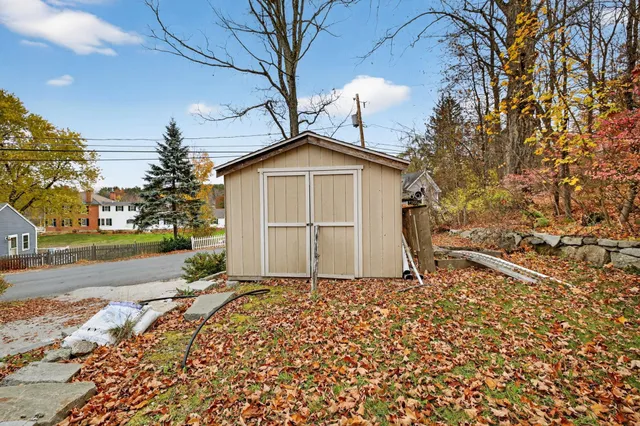 $499,999 | 1 Cemetery Road, New Boston, NH 03070