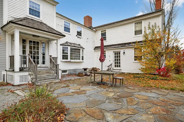 $499,999 | 1 Cemetery Road, New Boston, NH 03070