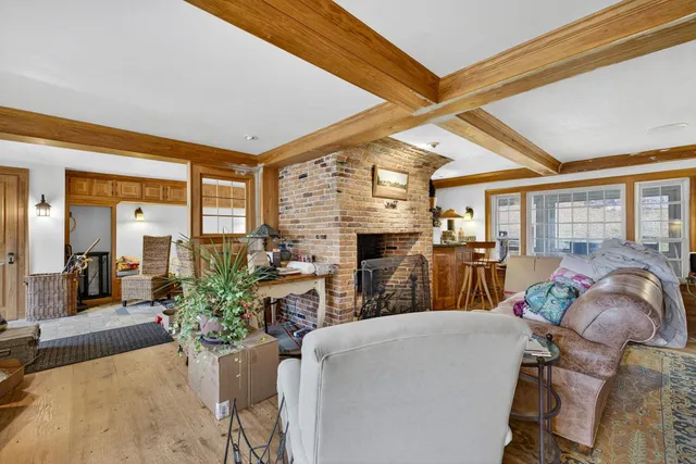 $499,999 | 1 Cemetery Road, New Boston, NH 03070