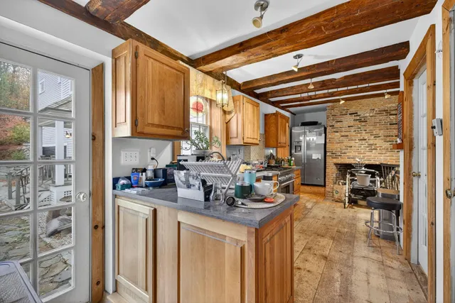 $499,999 | 1 Cemetery Road, New Boston, NH 03070