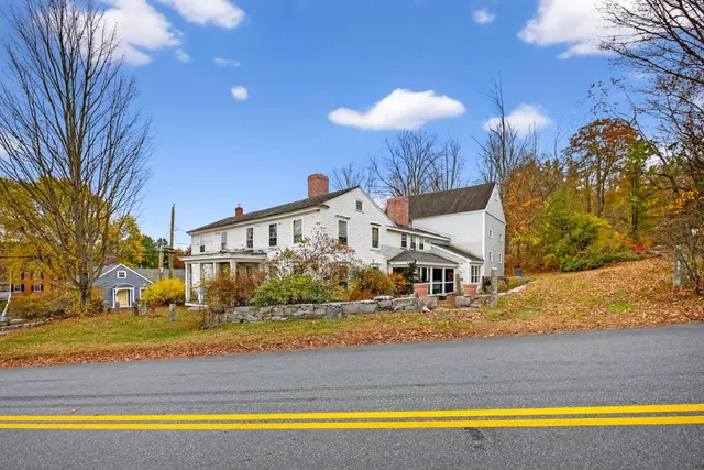 $499,999 | 1 Cemetery Road, New Boston, NH 03070