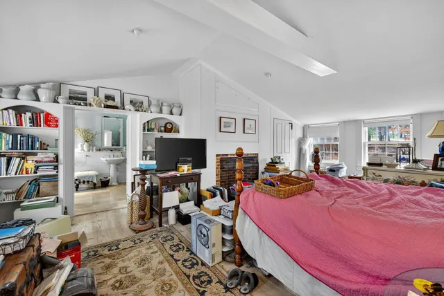 $499,999 | 1 Cemetery Road, New Boston, NH 03070