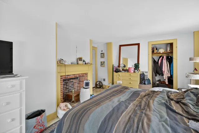 $499,999 | 1 Cemetery Road, New Boston, NH 03070