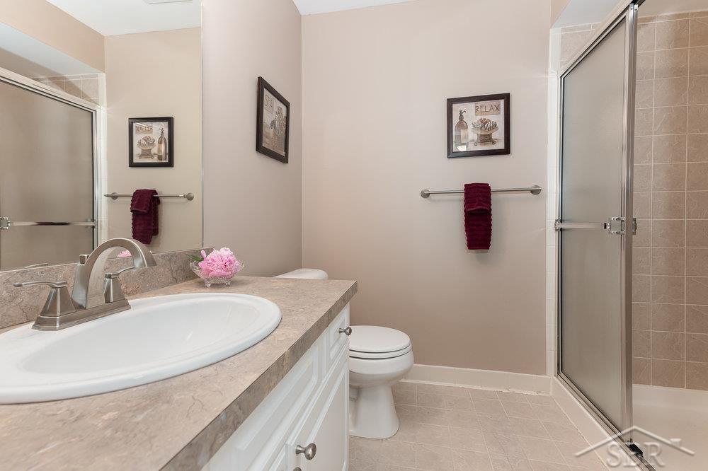 3390 Tremonte Circle Rochester, MI 48306 - Photo 16 of 27 Primary Bathroom