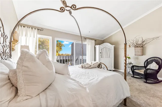 a view of yard with green space