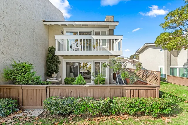 $899,900 | 18576 Vallarta Drive, Huntington Beach, CA 92646
