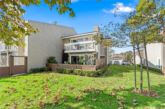 $899,900 | 18576 Vallarta Drive, Huntington Beach, CA 92646