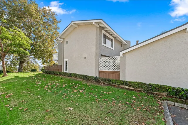 $899,900 | 18576 Vallarta Drive, Huntington Beach, CA 92646