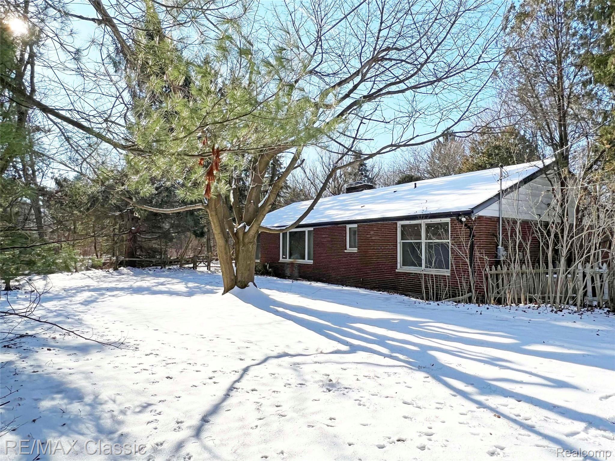 1753 Old Plank Road Milford, MI 48381 - Photo 3 of 32 Back of home