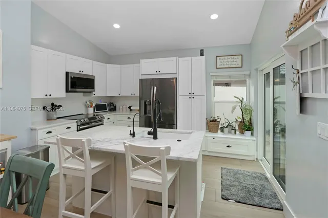 $3,750 | Ivanhoe, Davie, FL 33331