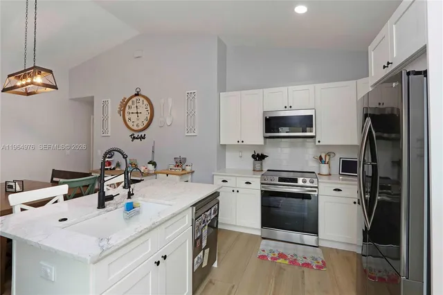 $3,750 | Ivanhoe, Davie, FL 33331