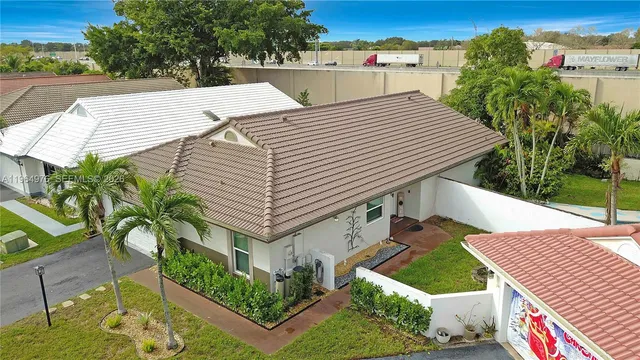 $3,750 | Ivanhoe, Davie, FL 33331