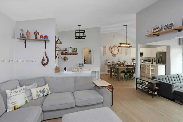 $3,750 | Ivanhoe, Davie, FL 33331