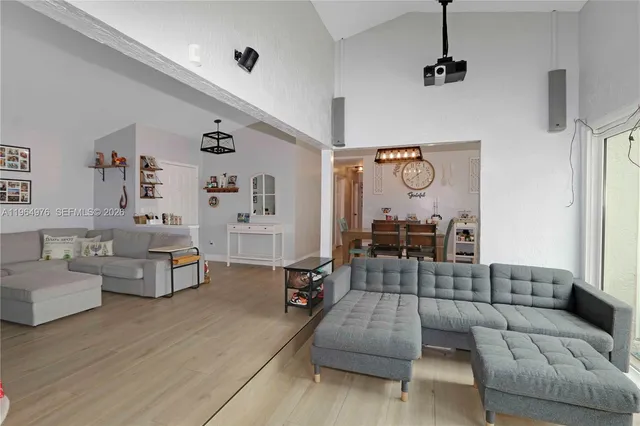 $3,750 | Ivanhoe, Davie, FL 33331