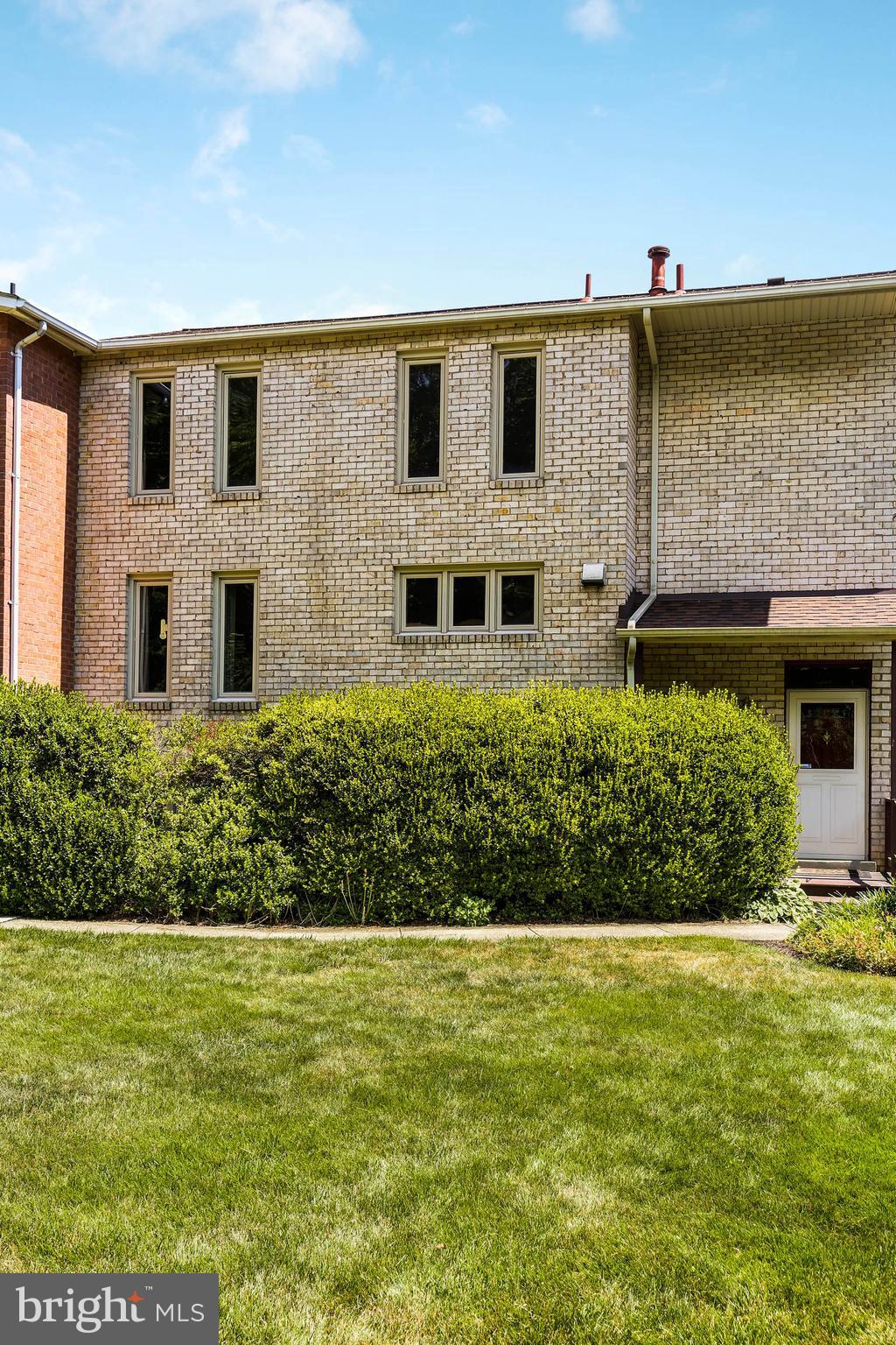 2002 Dundee Road Rockville, MD 20850 - Photo 1 of 39 Gallery Image 1