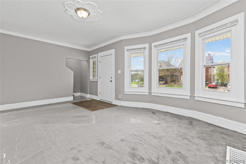 3010 Montclair Street Detroit, MI 48214 - Photo 16 of 61