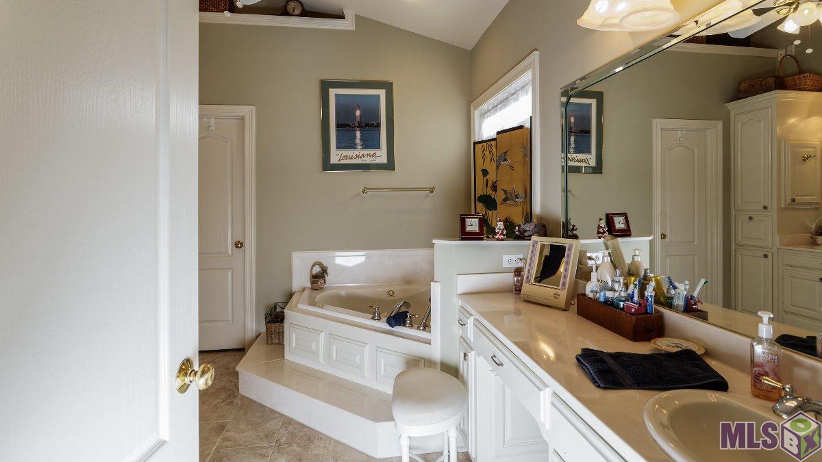 5427 Heidis Place Baton Rouge, LA 70817 - Photo 15 of 26 Gallery Image 15