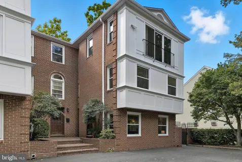 $720,000 | 4812 Fairfax Drive, Arlington, VA 22203