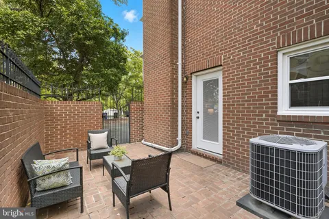 $720,000 | 4812 Fairfax Drive, Arlington, VA 22203