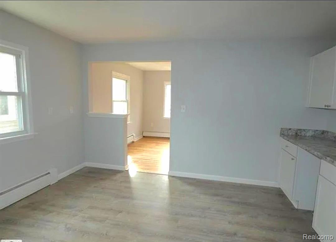 21840 Cunningham Avenue Warren, MI 48091 - Photo 5 of 20 1000136074.jpg