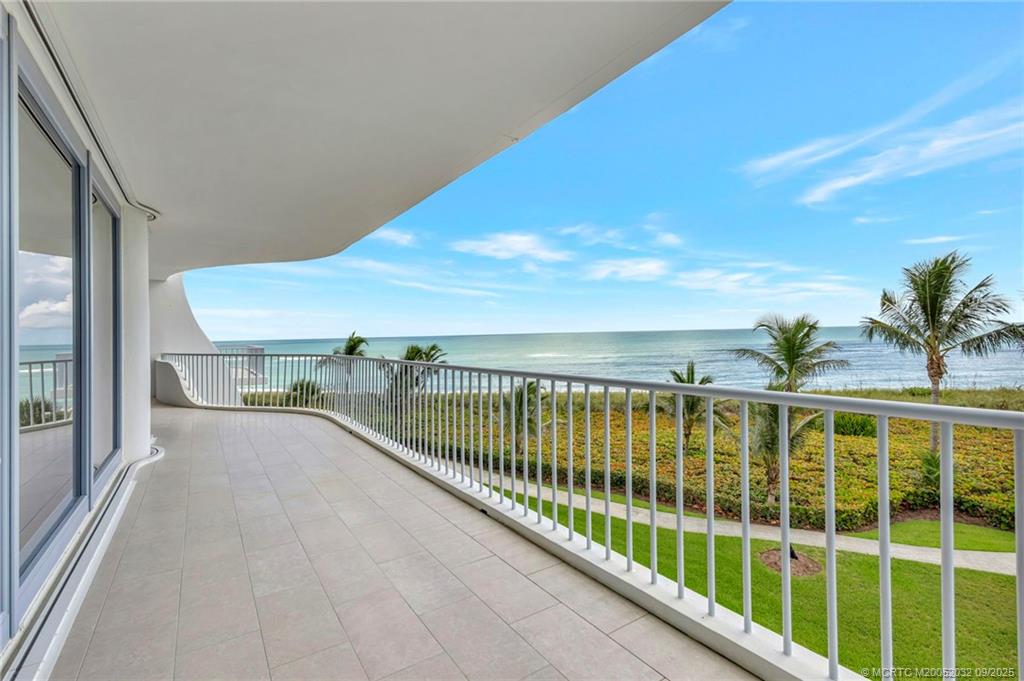 2001 Southeast Sailfish Point Boulevard, Unit 303 Stuart, FL 34996 - Photo 23 of 63 Winding balcony