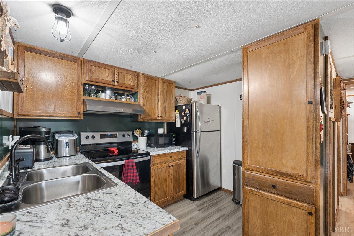 1606 Mt Calvary Road Brookneal, VA 24528 - Photo 2 of 43