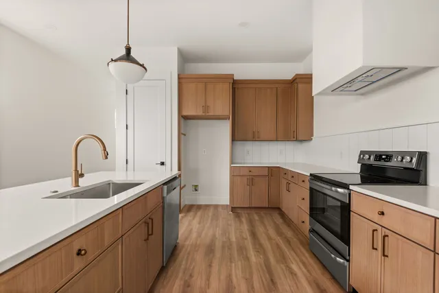 $3,250 | 1125 38th Avenue North, Nashville, TN 37209