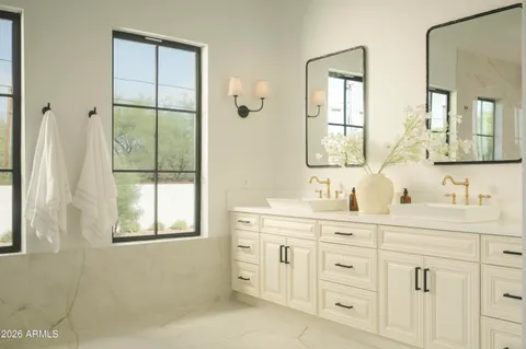 $5,994,998 | 10229 North 64th Street, Paradise Valley, AZ 85253