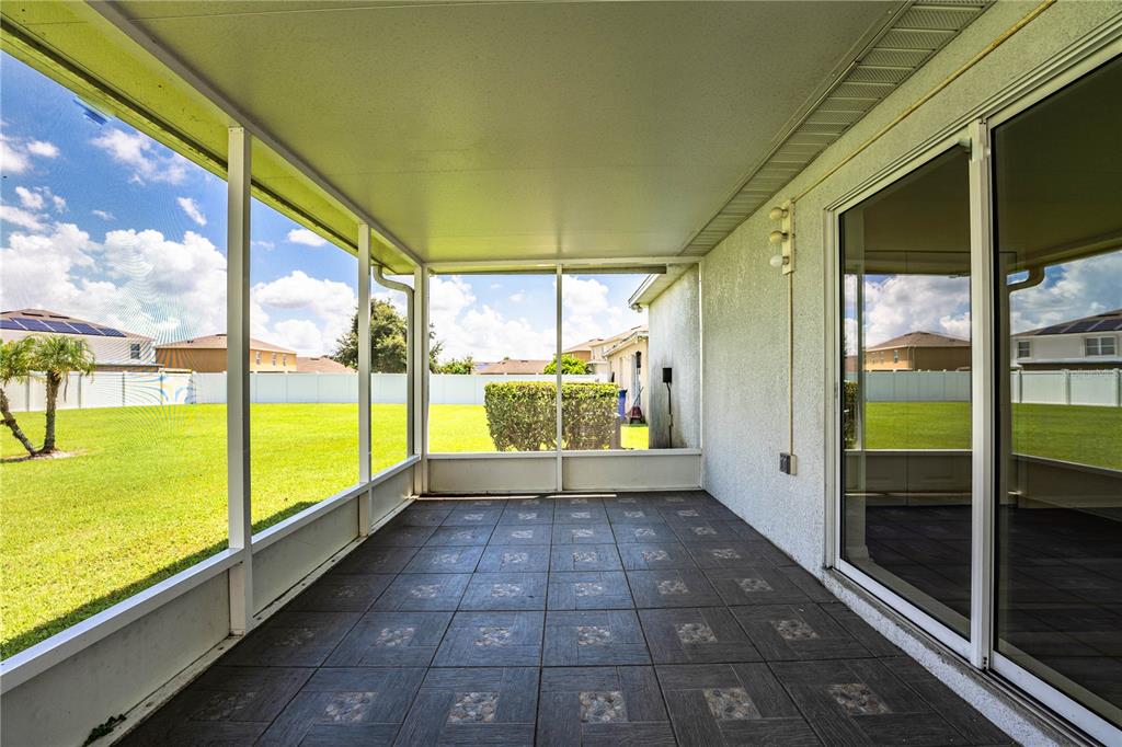 241 Grove Branch Road Winter Haven, FL 33880 - Photo 27 of 31 a view of an empty room and window