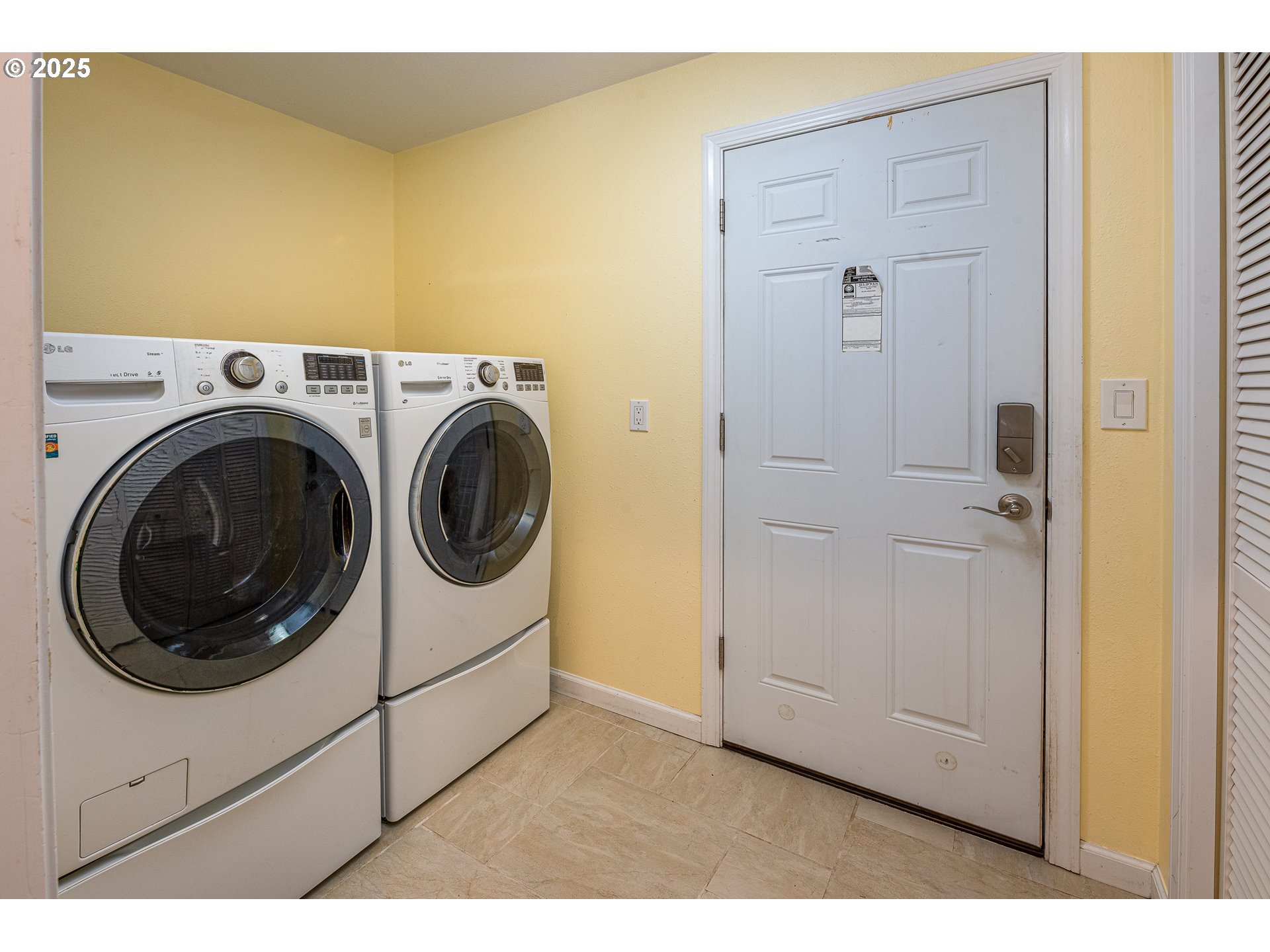 699 Sterling Drive Eugene, OR 97404 - Photo 20 of 45 Pantry