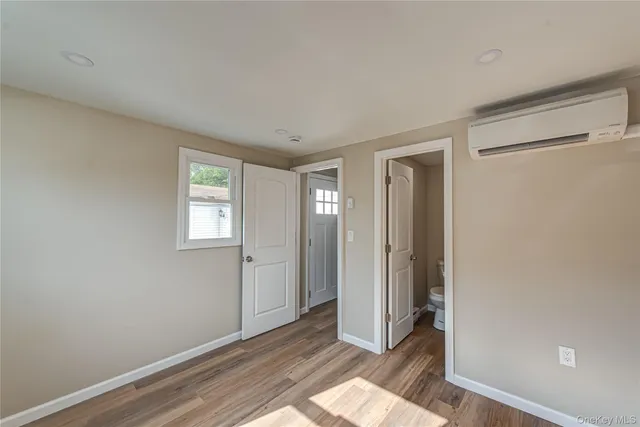 a view of entryway with window