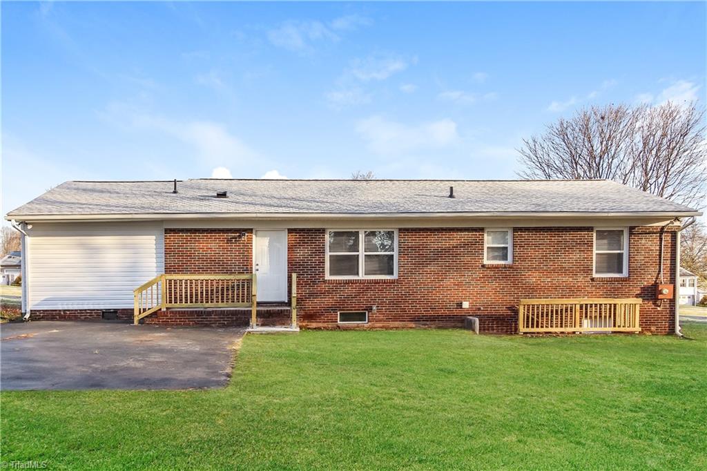 936 Rock Spring Drive Winston-Salem, NC 27105 - Photo 2 of 17