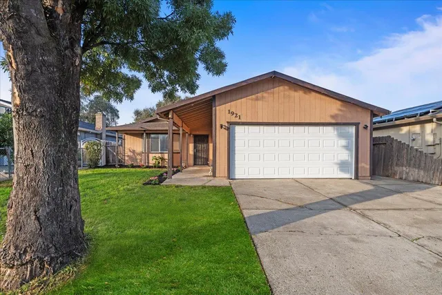 a view of backyard of a house