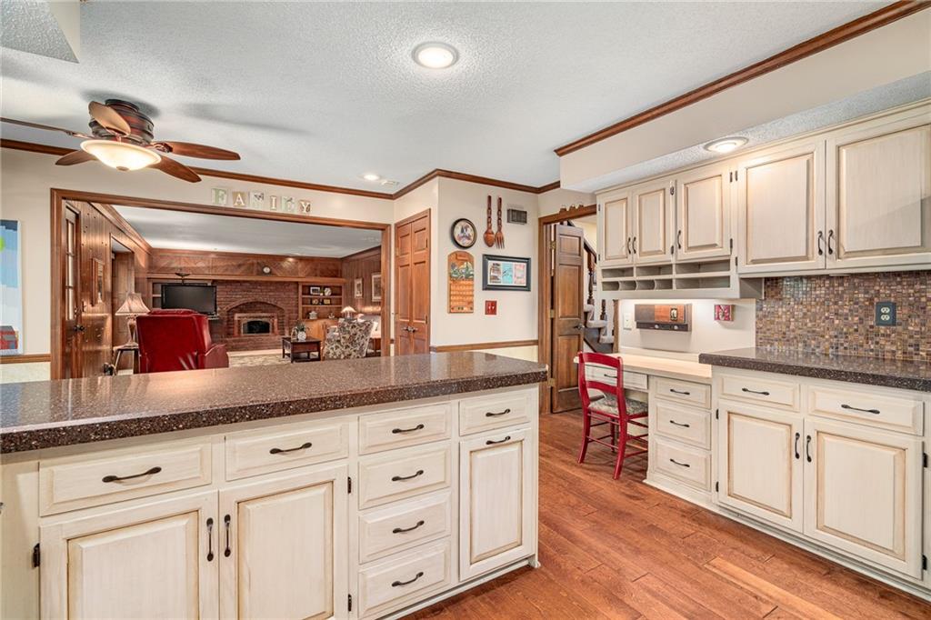 13212 West 84th Street Lenexa, KS 66215 - Photo 18 of 58